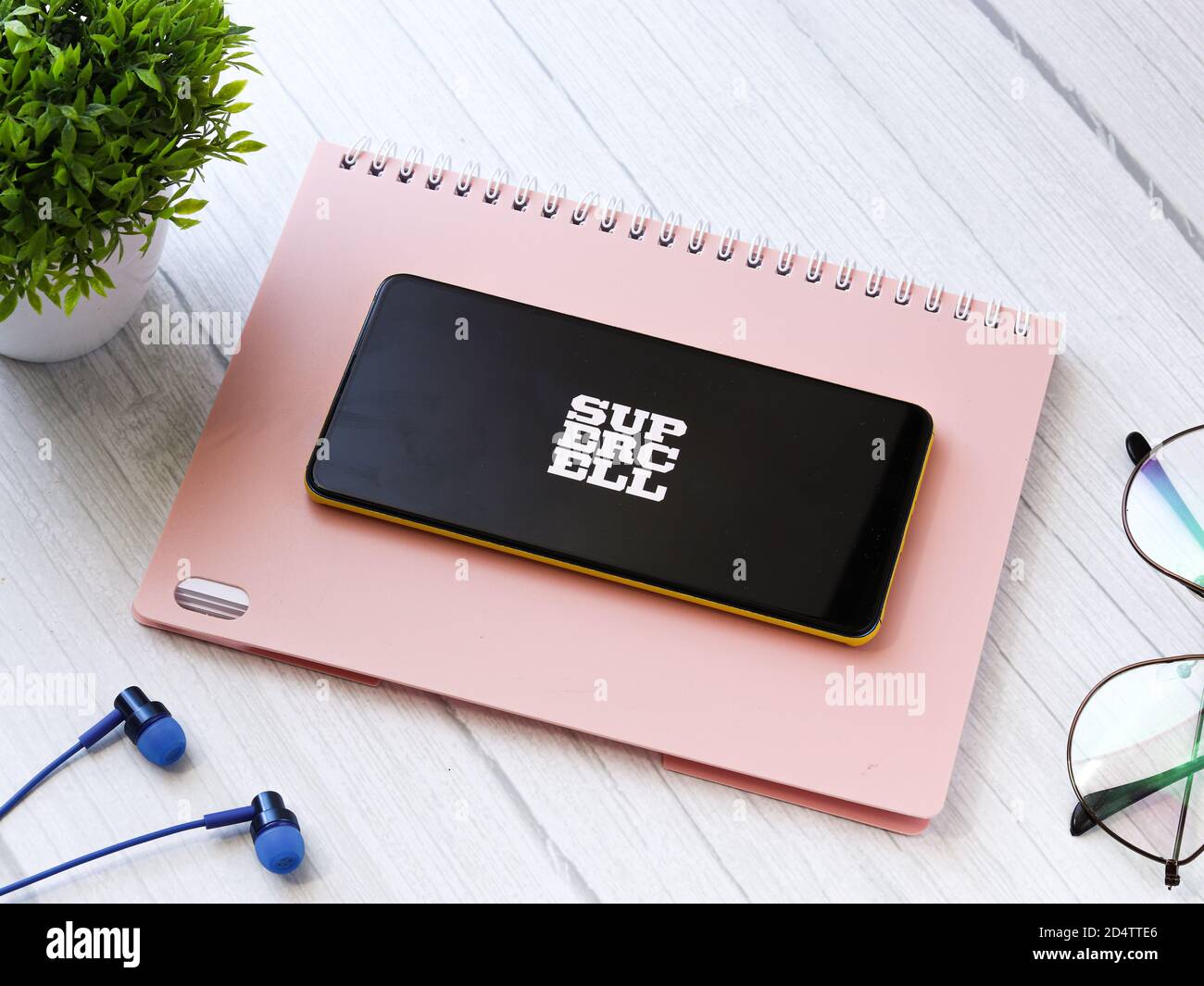 Assam, india - 11 Ottobre 2020 : il logo di Supercell sull'immagine di riserva dello schermo del telefono. Foto Stock