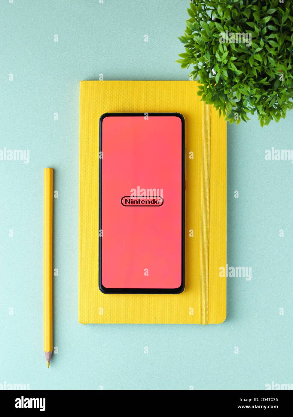 Assam, india - 11 Ottobre 2020 : il logo di Super mario sull'immagine di riserva dello schermo del telefono. Foto Stock