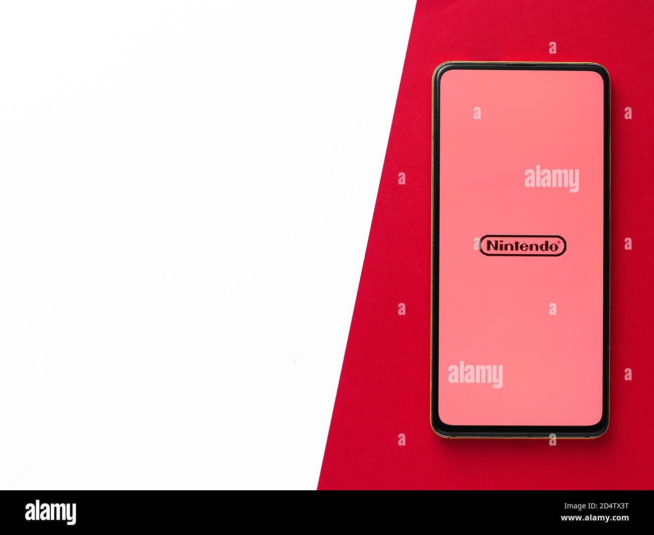 Assam, india - 11 Ottobre 2020 : il logo di Super mario sull'immagine di riserva dello schermo del telefono. Foto Stock