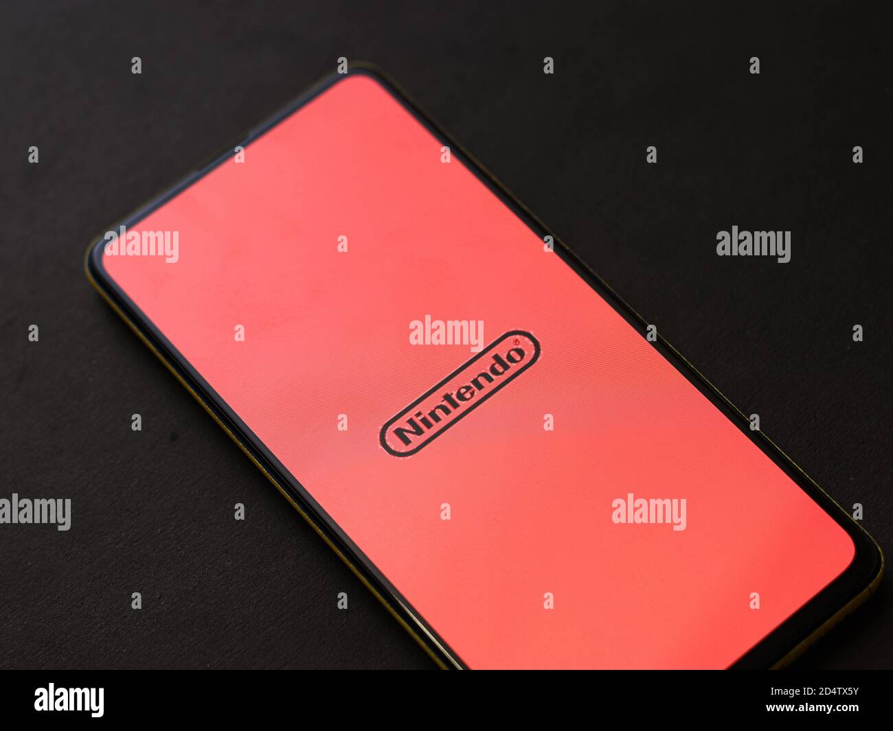 Assam, india - 11 Ottobre 2020 : il logo di Super mario sull'immagine di riserva dello schermo del telefono. Foto Stock