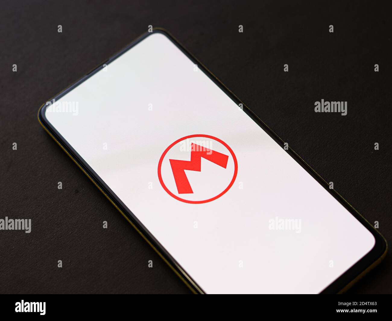 Assam, india - 11 Ottobre 2020 : il logo di Super mario sull'immagine di riserva dello schermo del telefono. Foto Stock