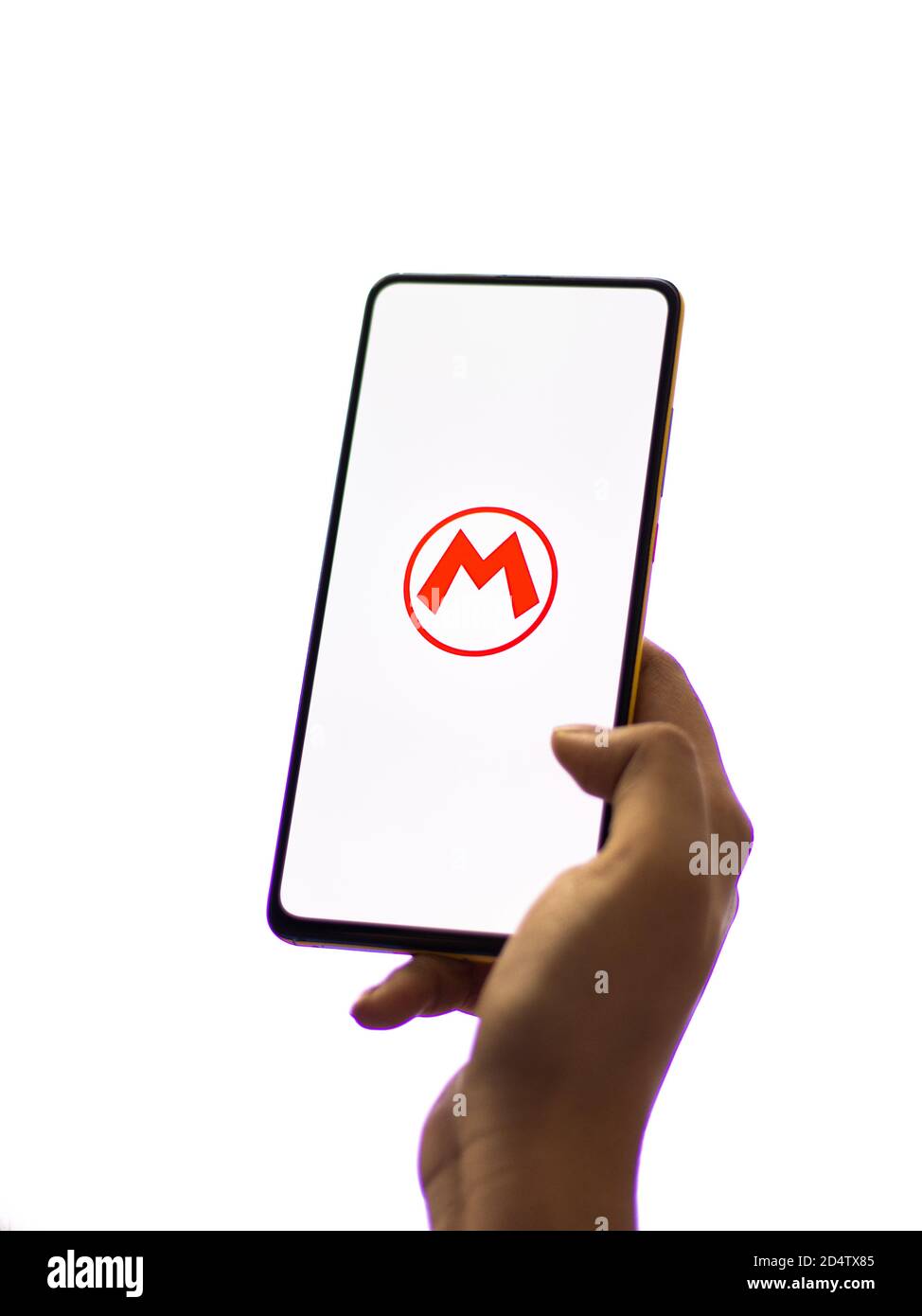 Assam, india - 11 Ottobre 2020 : il logo di Super mario sull'immagine di riserva dello schermo del telefono. Foto Stock