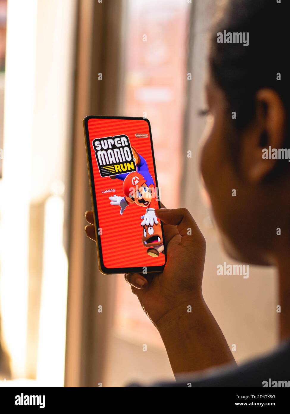 Assam, india - 11 Ottobre 2020 : il logo di Super mario sull'immagine di riserva dello schermo del telefono. Foto Stock