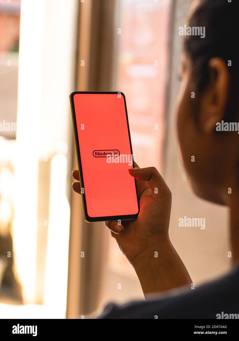Assam, india - 11 Ottobre 2020 : il logo di Super mario sull'immagine di riserva dello schermo del telefono. Foto Stock