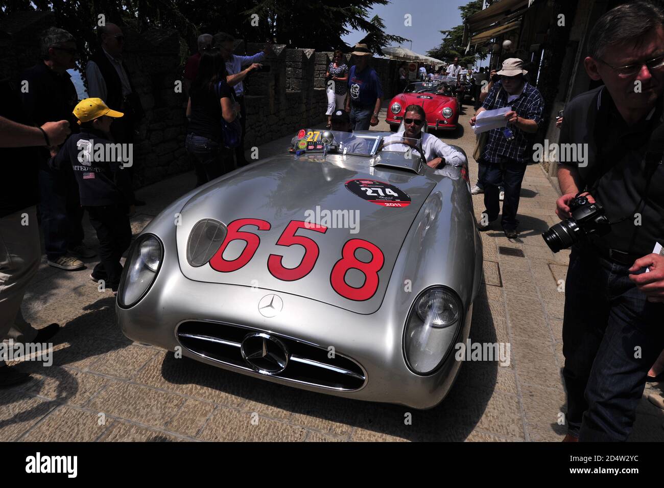 verona, italia, 13 maggio 2011, mille miglia, rallye auto storica, finlandese formule un pilota mika häkkinen alla guida di una mercedes benz 300 slr roadster Foto Stock