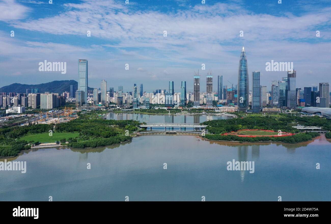 Shenzhen. 12 settembre 2020. La foto aerea scattata il 12 settembre 2020 mostra una vista del distretto di Nanshan di Shenzhen, la provincia di Guangdong della Cina meridionale. Credit: MAO Siqian/Xinhua/Alamy Live News Foto Stock