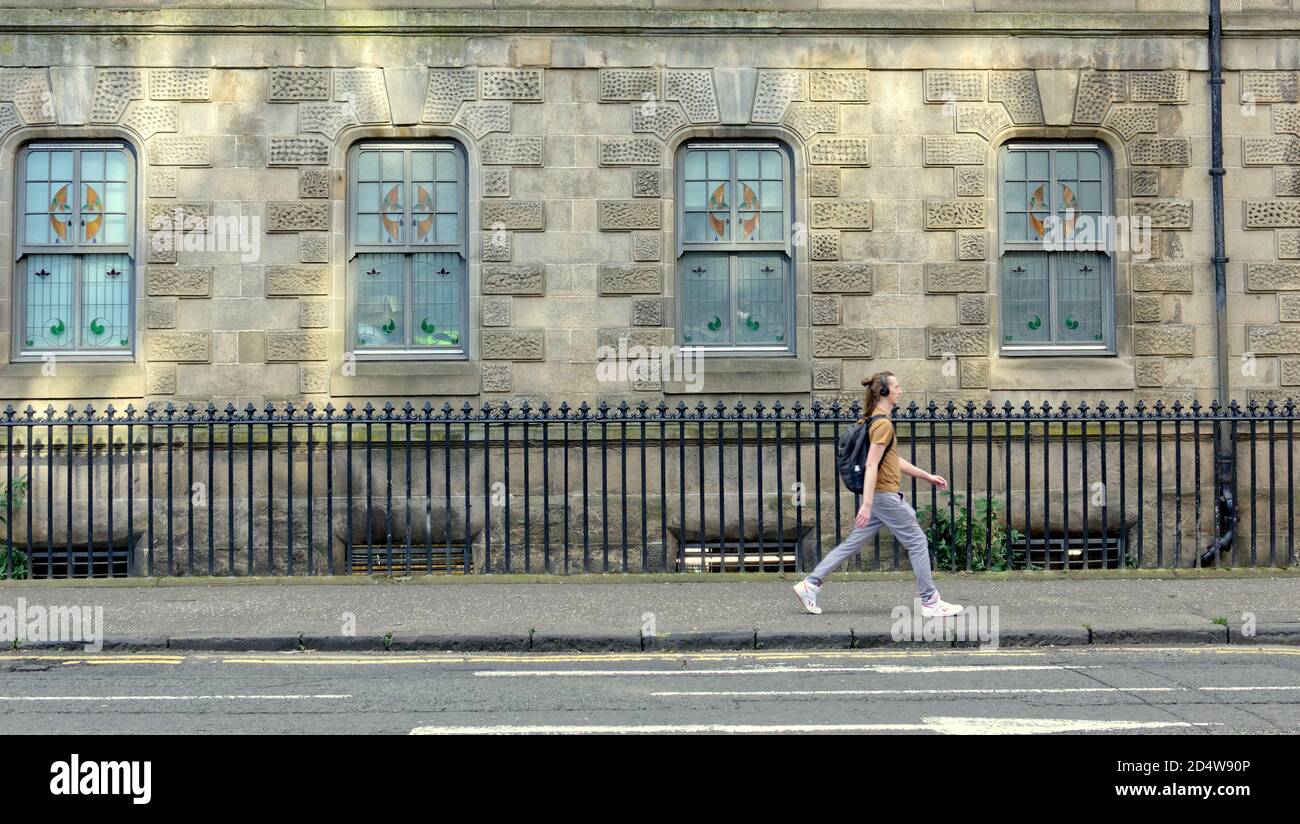 Glasgow, Scozia, Regno Unito, 11 ottobre, 2020: Dennistoun ha votato l'ottavo posto migliore nel mondo per vivere con il tempo fuori o otto h luogo più cool per vivere nel mondo. La dolcificazione dell'area della classe operaia dell'estremità orientale si riflette nei siti e nelle persone, Credit: Gerard Ferry/Alamy Live News Foto Stock