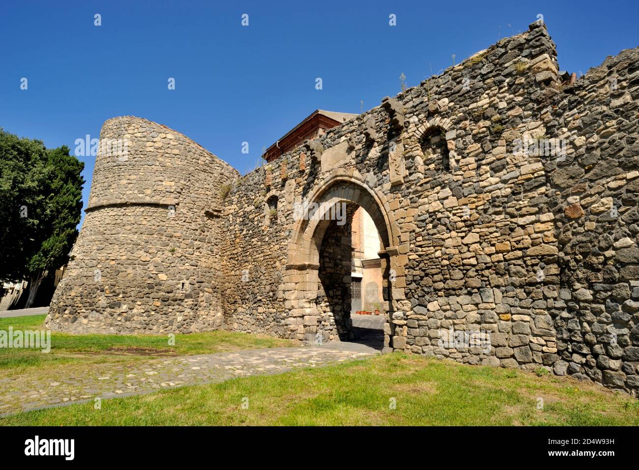 italia, basilicata, melfi, porta venosina, mura sveve Foto stock - Alamy