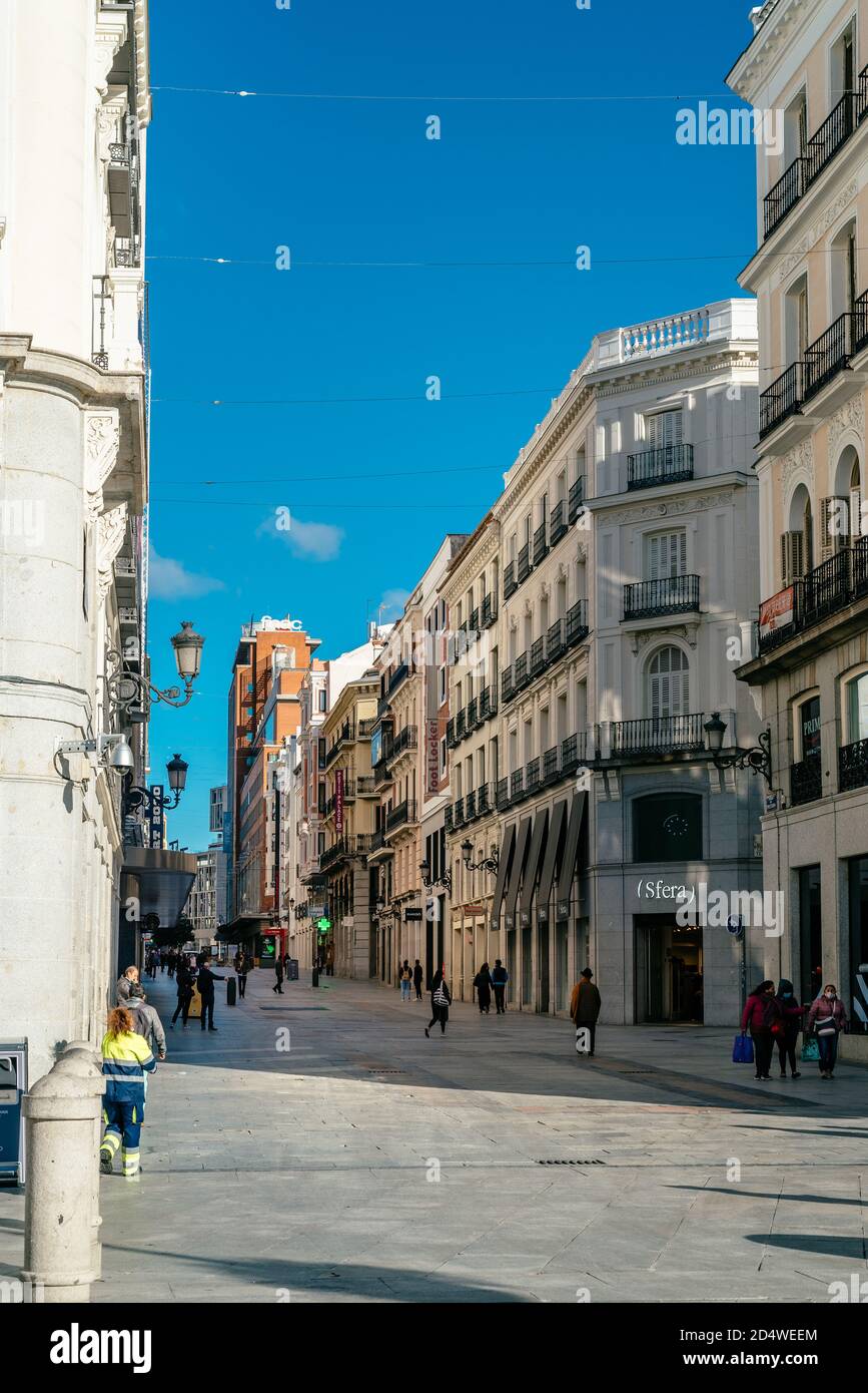 Madrid, Spagna - 3 ottobre 2020: Vista di Preciados Street durante il confino covid-19. E' una delle vie dello shopping piu' famose di Madrid. Foto Stock