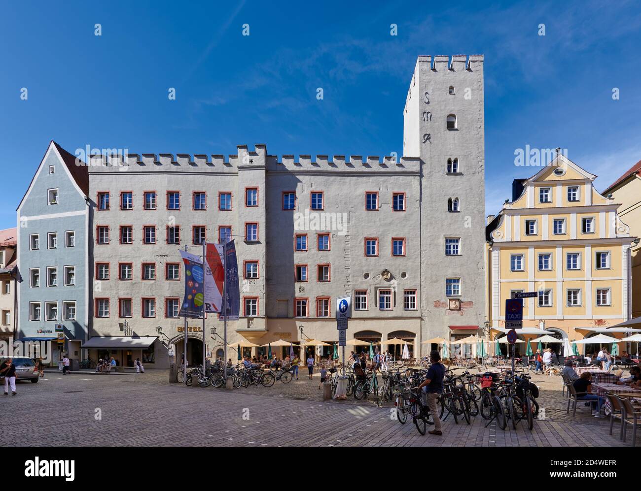 Golden Cross Castello di Patricia a Haidplatz, Ratisbona, Baviera, Germania Foto Stock