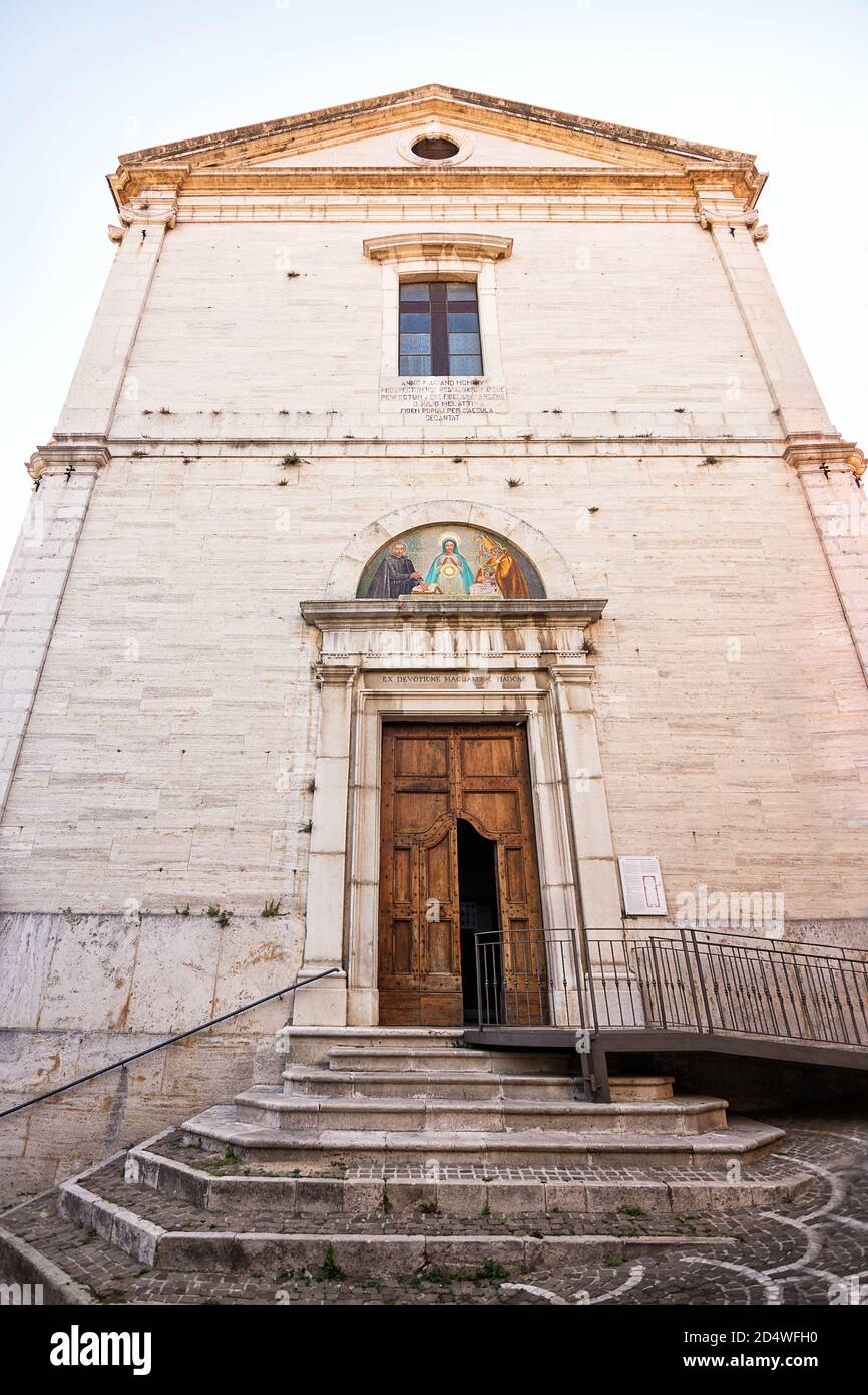 Facciata della Chiesa di San Nicola in Villa Santa Maria in Provica di Chieti (Italia) Foto Stock