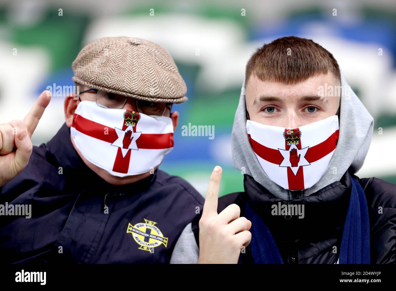 Tifosi dell'Irlanda del Nord negli stand prima della UEFA Nations League Group 1, League B match a Windsor Park, Belfast. Foto Stock