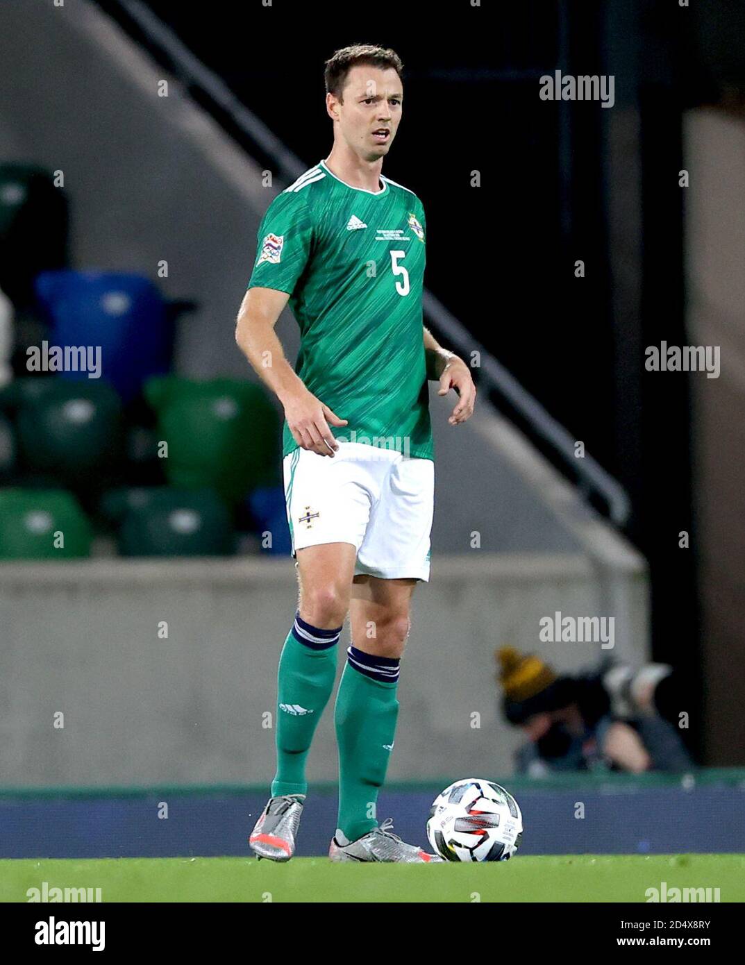 Jonny Evans dell'Irlanda del Nord durante la UEFA Nations League Group 1, partita di campionato B al Windsor Park, Belfast. Foto Stock