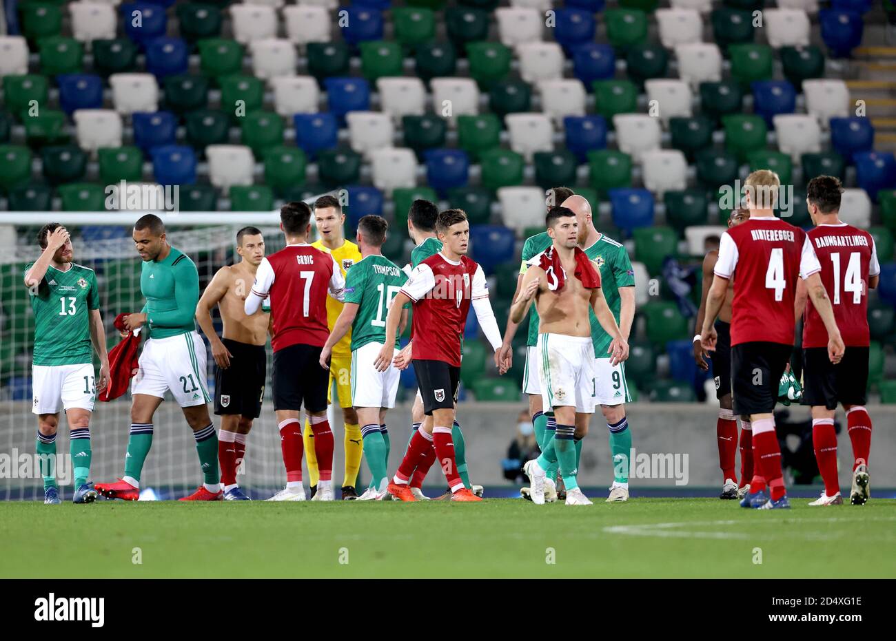 I giocatori austriaci festeggiano alla fine della partita della UEFA Nations League Group 1, League B al Windsor Park, Belfast. Foto Stock