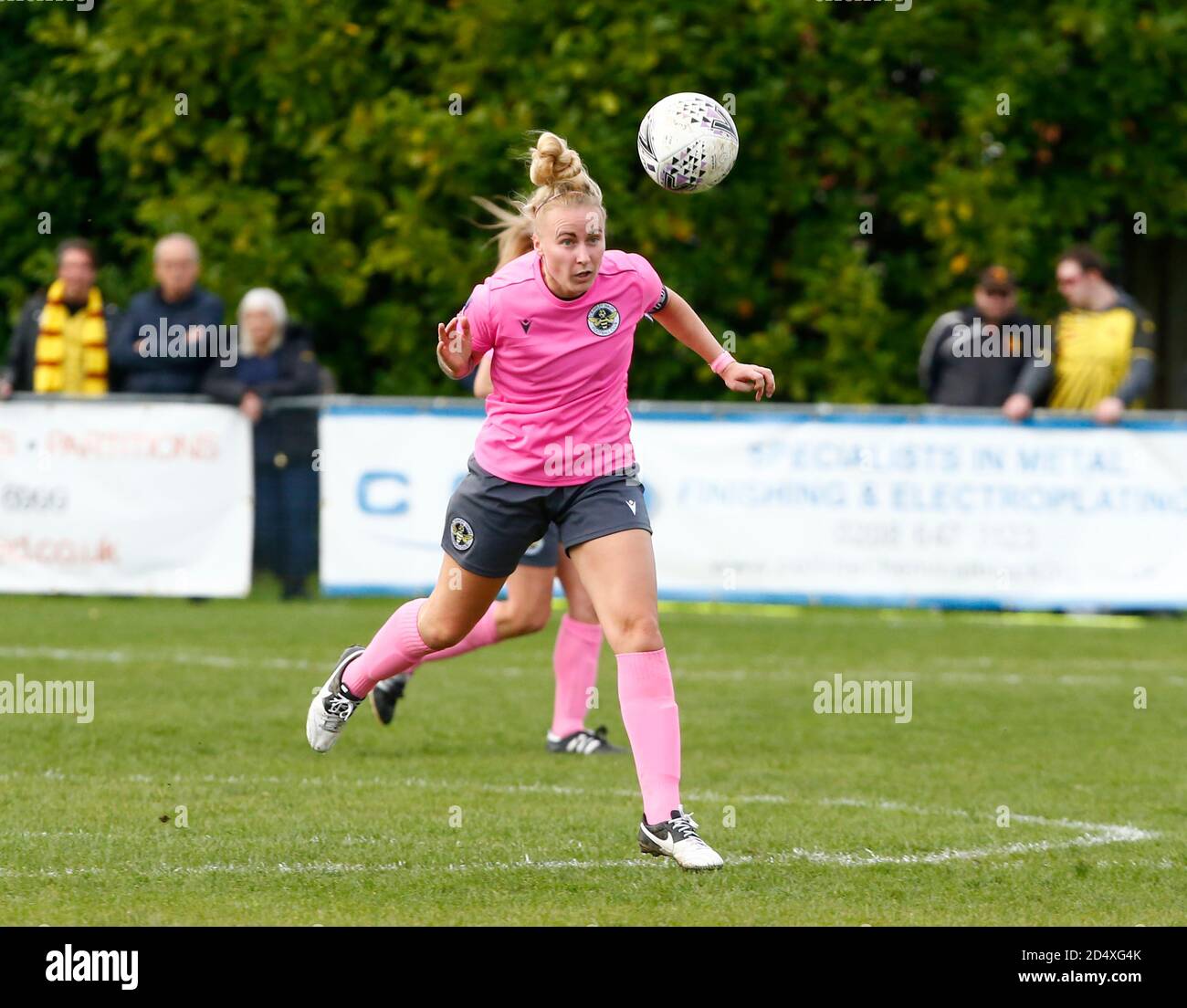 Horley, Regno Unito. 11 Ottobre 2020. Naomi Cole of Crawley Wasps Ladies durante la FA Women's National League - Southern Premier Division match tra Crawley Wasps Ladies e Watford Ladies a Horley Town il 11 ottobre 2020 a Horley, Inghilterra Credit: Action Foto Sport/Alamy Live News Foto Stock