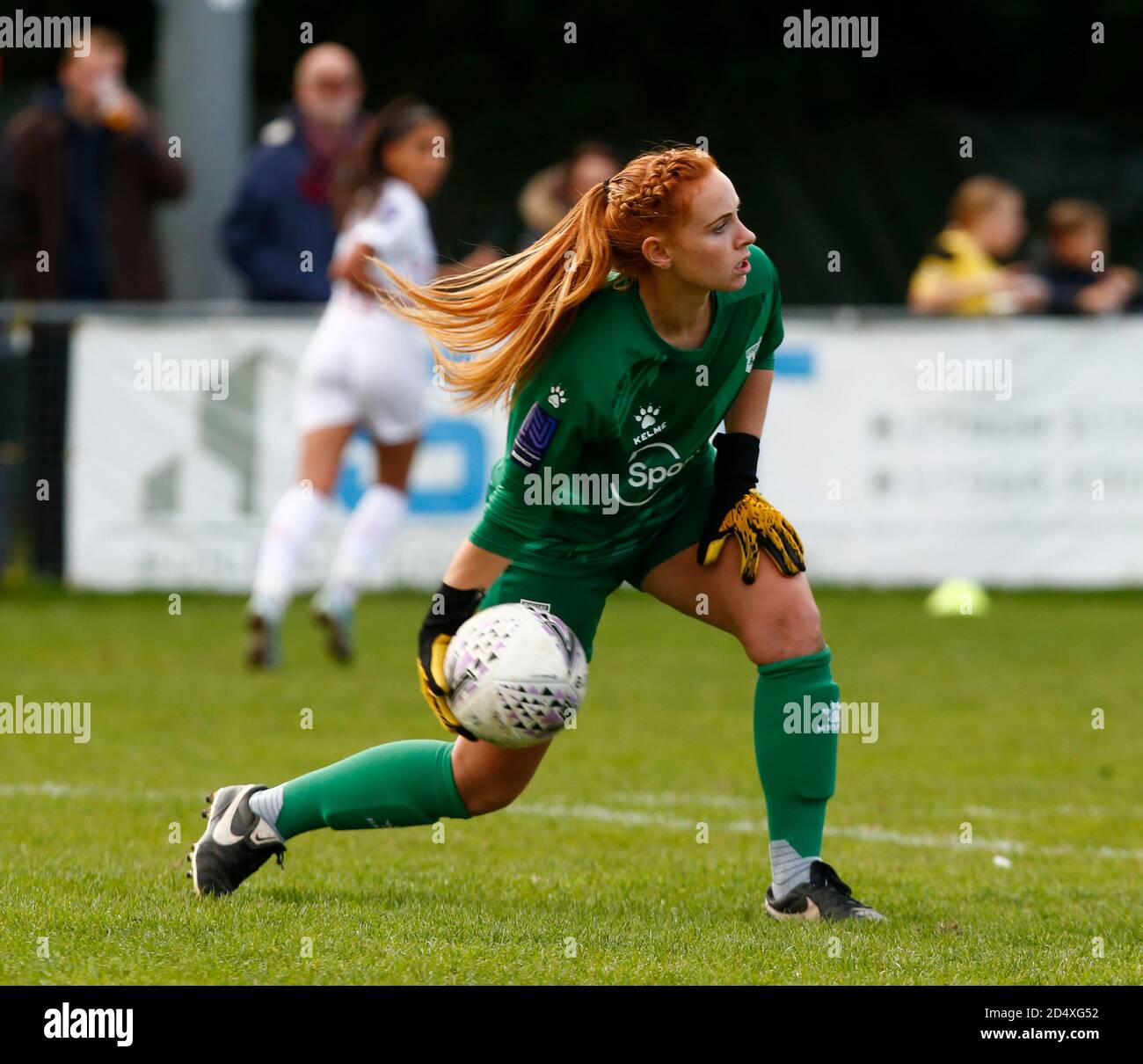 Horley, Regno Unito. 11 Ottobre 2020. Sophie Harris di Watford Ladies durante la Lega Nazionale delle Donne fa - Southern Premier Division match tra Crawley Wasps Ladies e Watford Ladies a Horley Town il 11 ottobre 2020 a Horley, Inghilterra Credit: Action Foto Sport/Alamy Live News Foto Stock