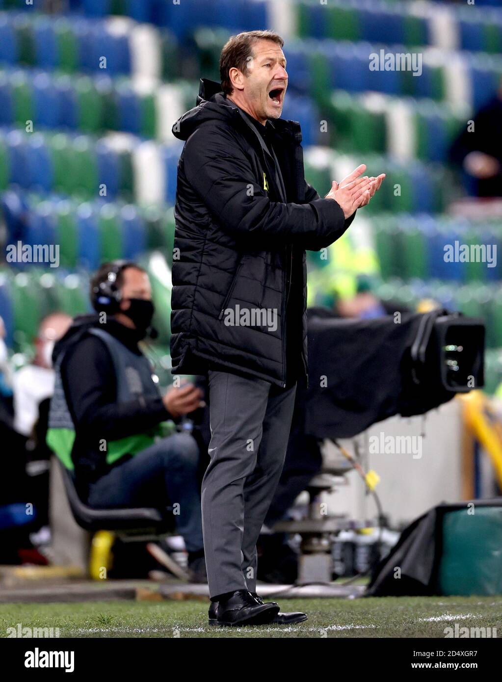 Il manager austriaco Franco Foda grida dalla linea di contatto durante la UEFA Nations League Group 1, League B match a Windsor Park, Belfast. Foto Stock