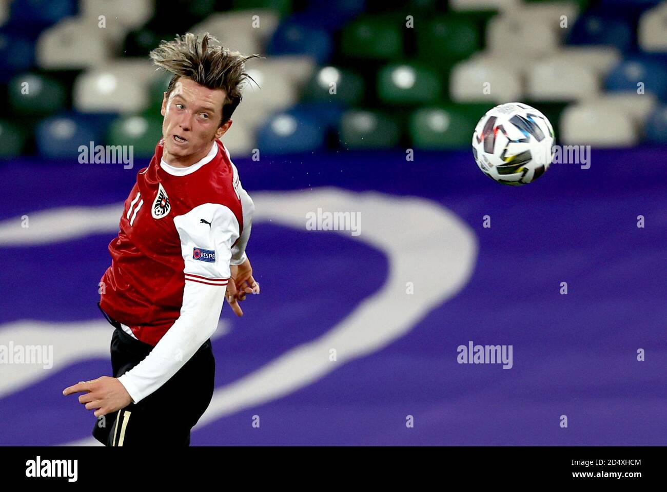 Michael Gregoritsch, austriaco, guida il pallone durante la partita della UEFA Nations League Group 1, League B al Windsor Park di Belfast. Foto Stock