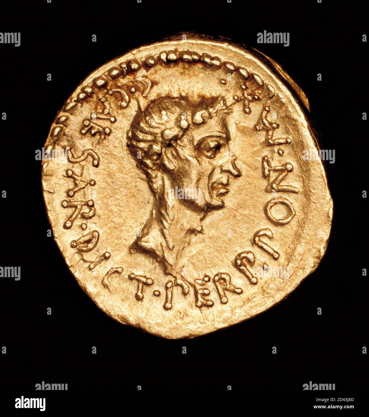 Rare Antica moneta romana, Aureo romano, Giulio Cesare, c 43 a.C., coniata  nella Gallia Cisalpina Foto stock - Alamy