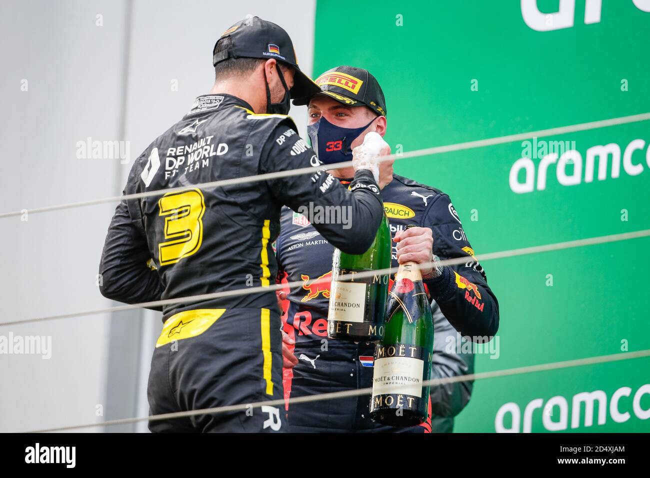 Nurburg, Germania. 11 Ottobre 2020. RICCIARDO Daniel (aus), Renault F1 Team RS20, ritratto che celebra il suo podio con VERSTAPPEN Max (ned), Aston Martin Red Bull Racing Honda RB16, ritratto durante la Formula 1 Aramco Grosser Preis Der Eifel 2020, Gran Premio di Eifel, dal 9 al 11 ottobre 2020 sulla N.rburgring, a N.rburg, Germania - Foto Antonin Vincent / DPPI Credit: LM/DPPI/Antonin Vincent/Alamy Live News Foto Stock