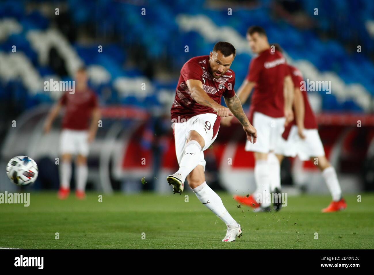 l'aris Seferovic della Svizzera si riscalda durante la partita di calcio della UEFA Nations League tra Spagna e Svizzera il 10 ottobre 2020 ad Alfredo di Foto Stock