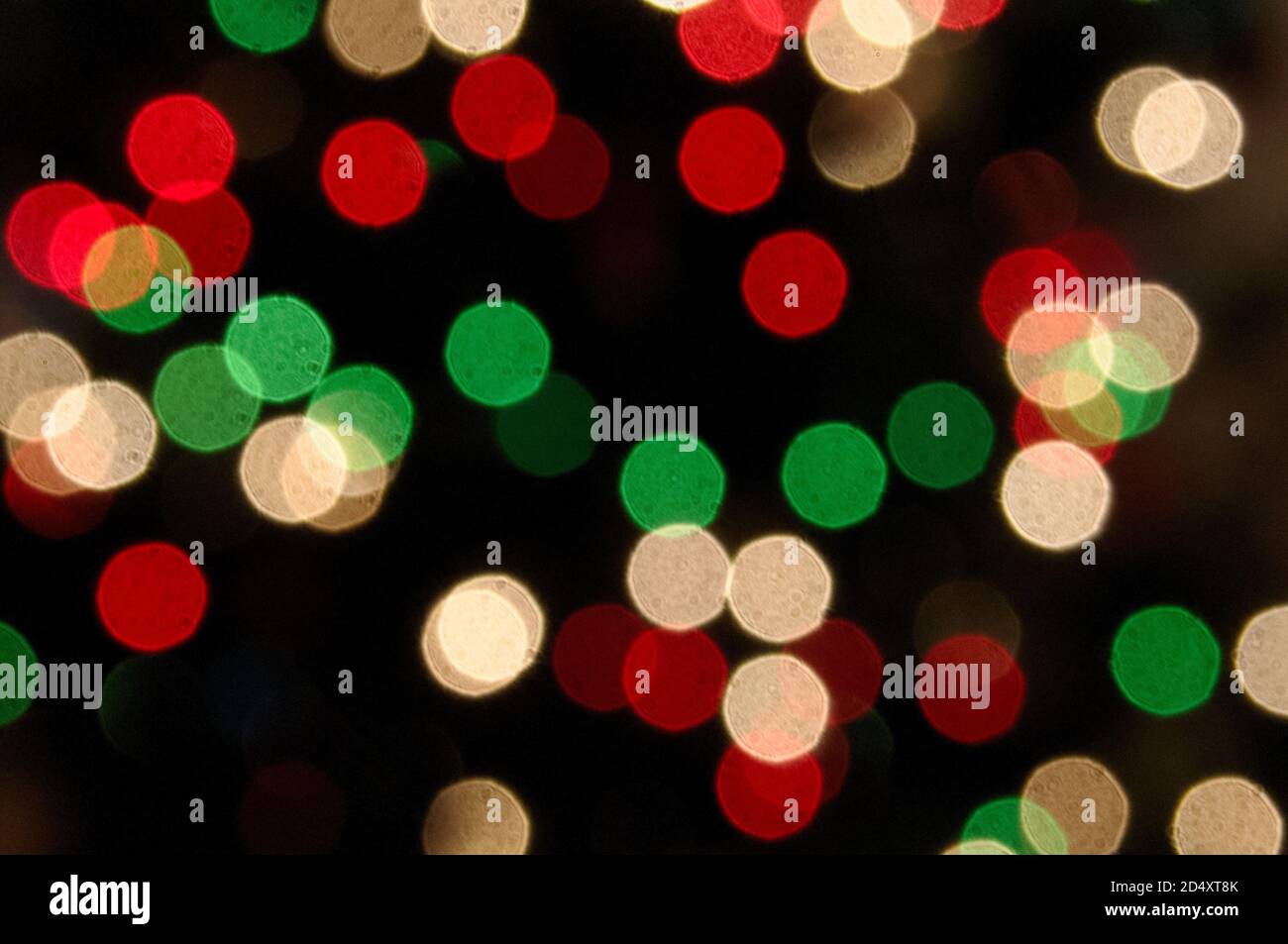Luci natalizie rosse, verdi e bianche con effetto bokeh Foto Stock Luci natalizie rosse, verdi e bianche con effetto bokeh Foto Stock