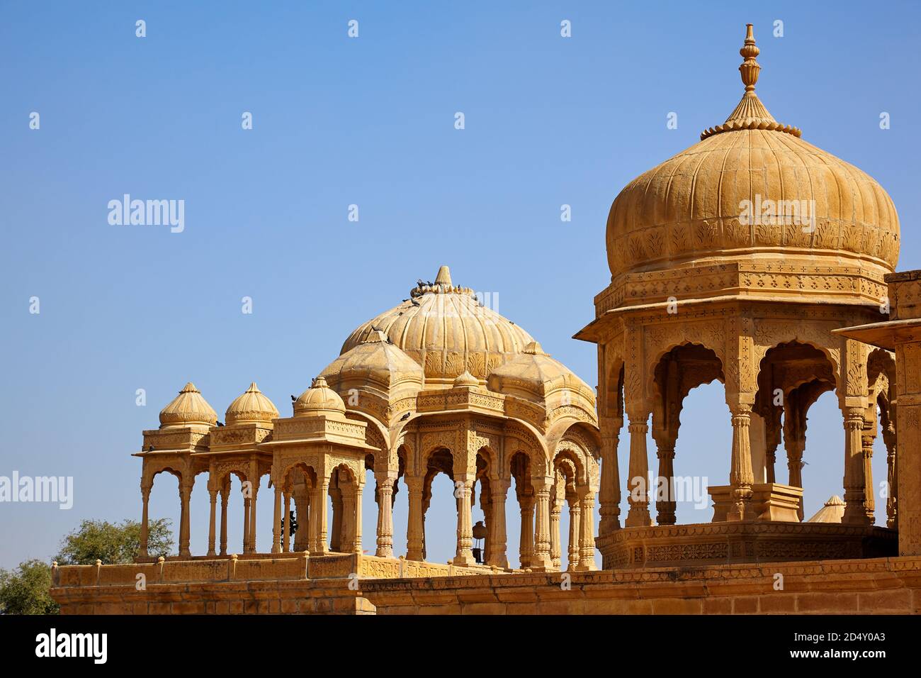 Foto di Chartis, mausoleo della tomba indù o cenotafs di Bada Bagh nel Rajastan. Architettura indo-islamica. Jaisalmer, India. Foto Stock
