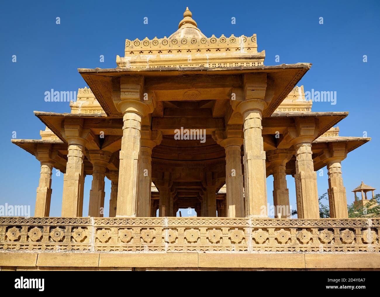 Foto di Chartis, mausoleo della tomba indù o cenotafs di Bada Bagh nel Rajastan. Architettura indo-islamica. Jaisalmer, India. Foto Stock