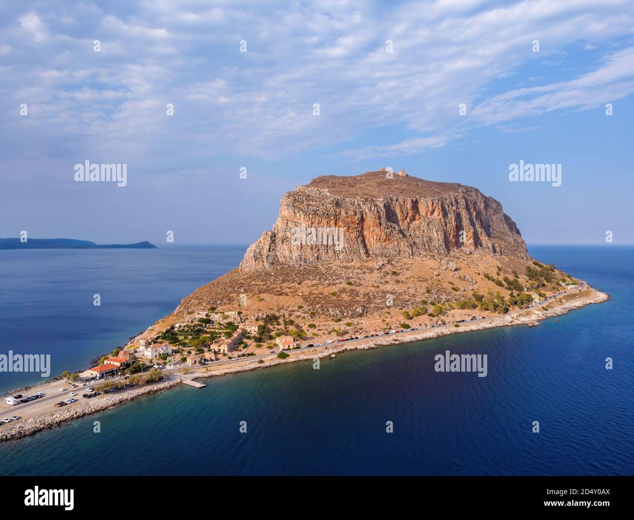 Vista panoramica aerea della città fortificata di Monemvasia in Grecia Foto Stock