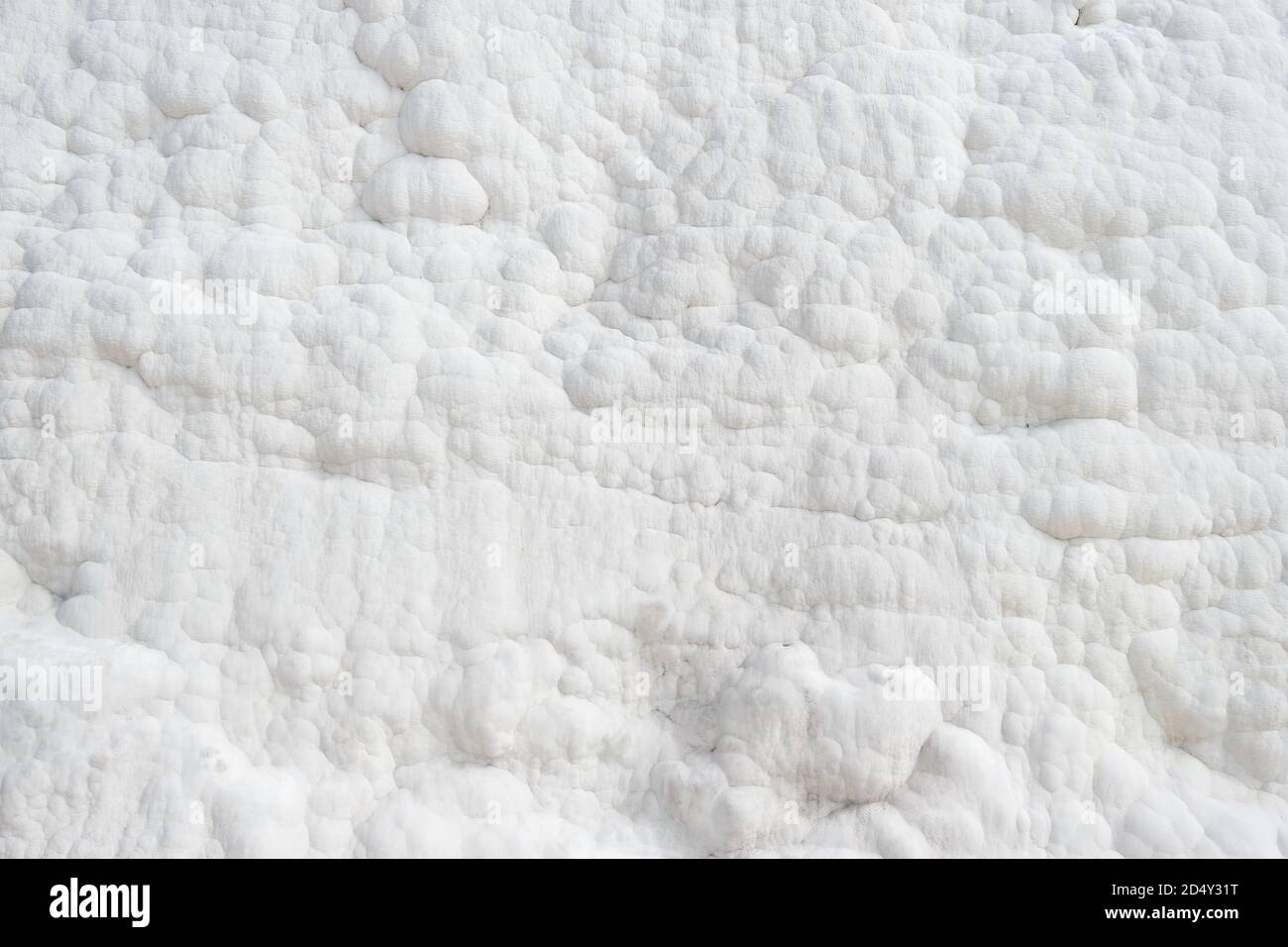 Depositi di calcio bianco sulle pendici di Pamukkale, Turchia Foto Stock