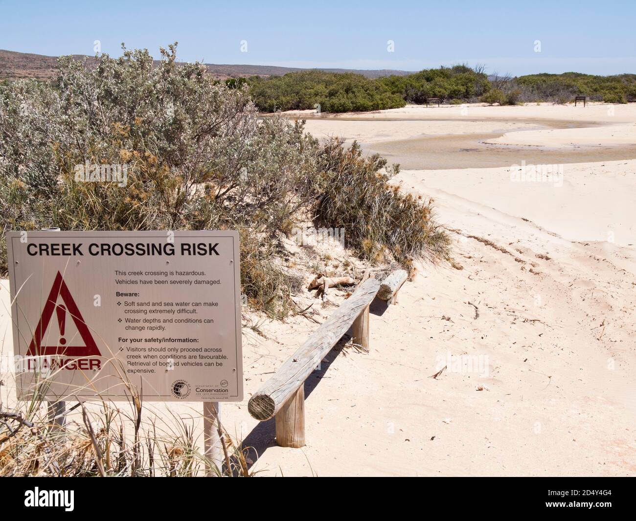 Traversata di sabbia solo su un fuoristrada 4x4 attraverso il Tidal Yardie Creek fino alla stazione di Ningaloo, al Parco Nazionale di Cape Range, Australia Occidentale Foto Stock