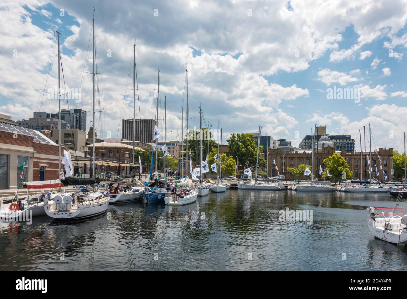 2019 Rolex Sydney ai concorrenti di Hobart al Constitution Dock di Hobart, dopo aver completato la gara, 30 dicembre 2019 Foto Stock