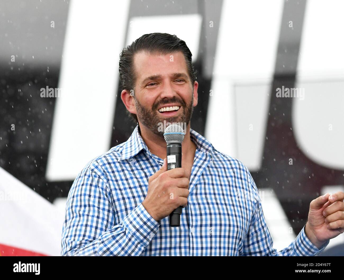 Orlando, Florida, Stati Uniti. 11 ottobre 2020 - Orlando, Florida, Stati Uniti - Donald Trump Jr. Parla durante una doccia a pioggia in un raduno della campagna combattenti contro il socialismo a sostegno di suo padre, il presidente degli Stati Uniti Donald Trump, il 11 ottobre 2020 a Orlando, Florida. Al rally ha parlato anche Jorge Masvidal, il combattente dell'UFC. (Paul Hennessy/Alamy) Credit: Paul Hennessy/Alamy Live News Foto Stock