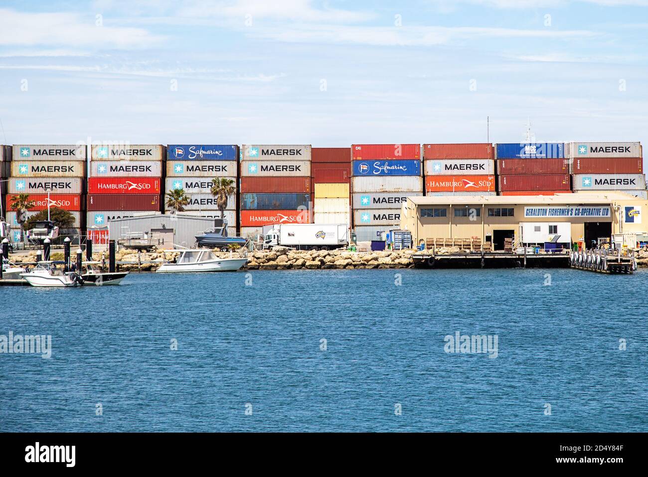 Fremantle, Australia - 7 ottobre 2020: Container da carico al porto di Fremantle Foto Stock