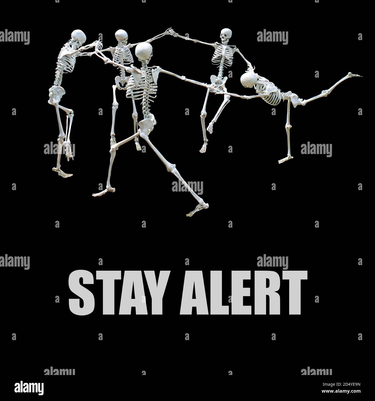 Scheletri la scultura danzante di Wilfred Pritchard. Spesso pone sculture di scheletri in situazioni bizzarre, sia strane che macabre. Foto Stock