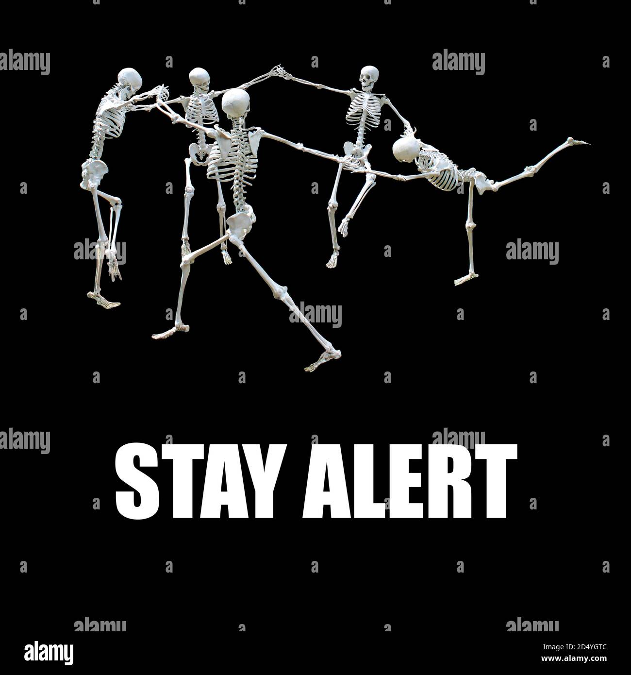 Scheletri danzanti è la scultura di Wilfred Pritchard. Spesso colloca sculture di scheletri in situazioni bizzarre, sia spiritose che macabre. Foto Stock