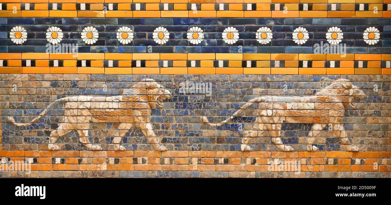 Lions, dettaglio della porta di Ishtar, Museo Pergamon, Berlino, Germania Foto Stock