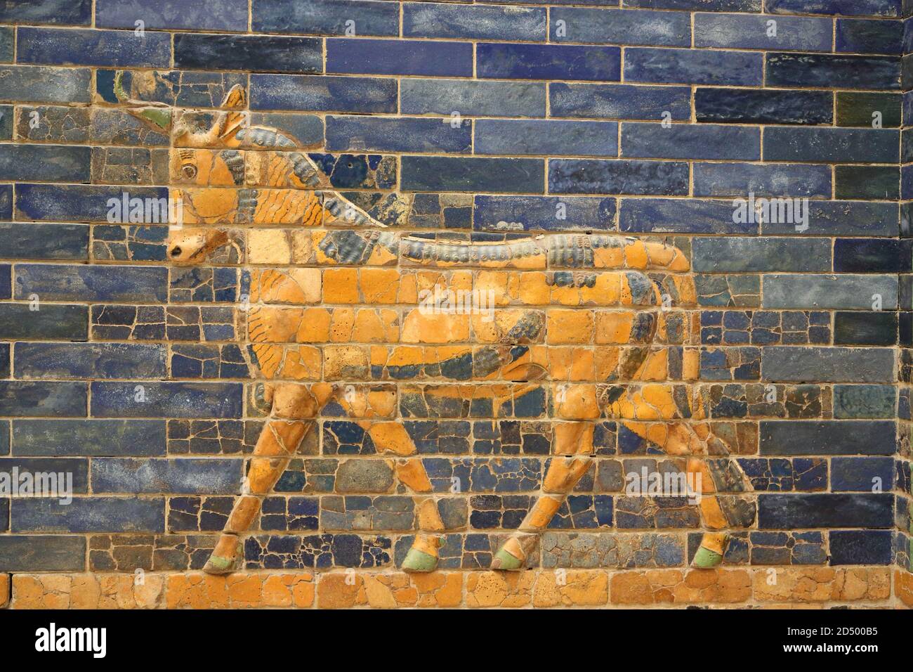 Auerochs, dettaglio della porta di Ishtar, Museo Pergamon, Berlino, Germania Foto Stock