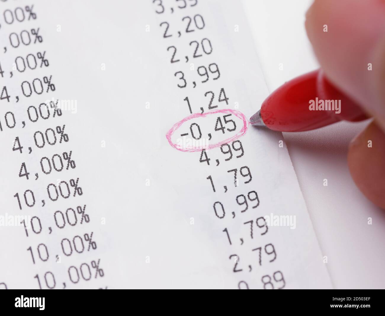 Closeup check shopping Bill Receipt red pen encircle negative number Foto Stock