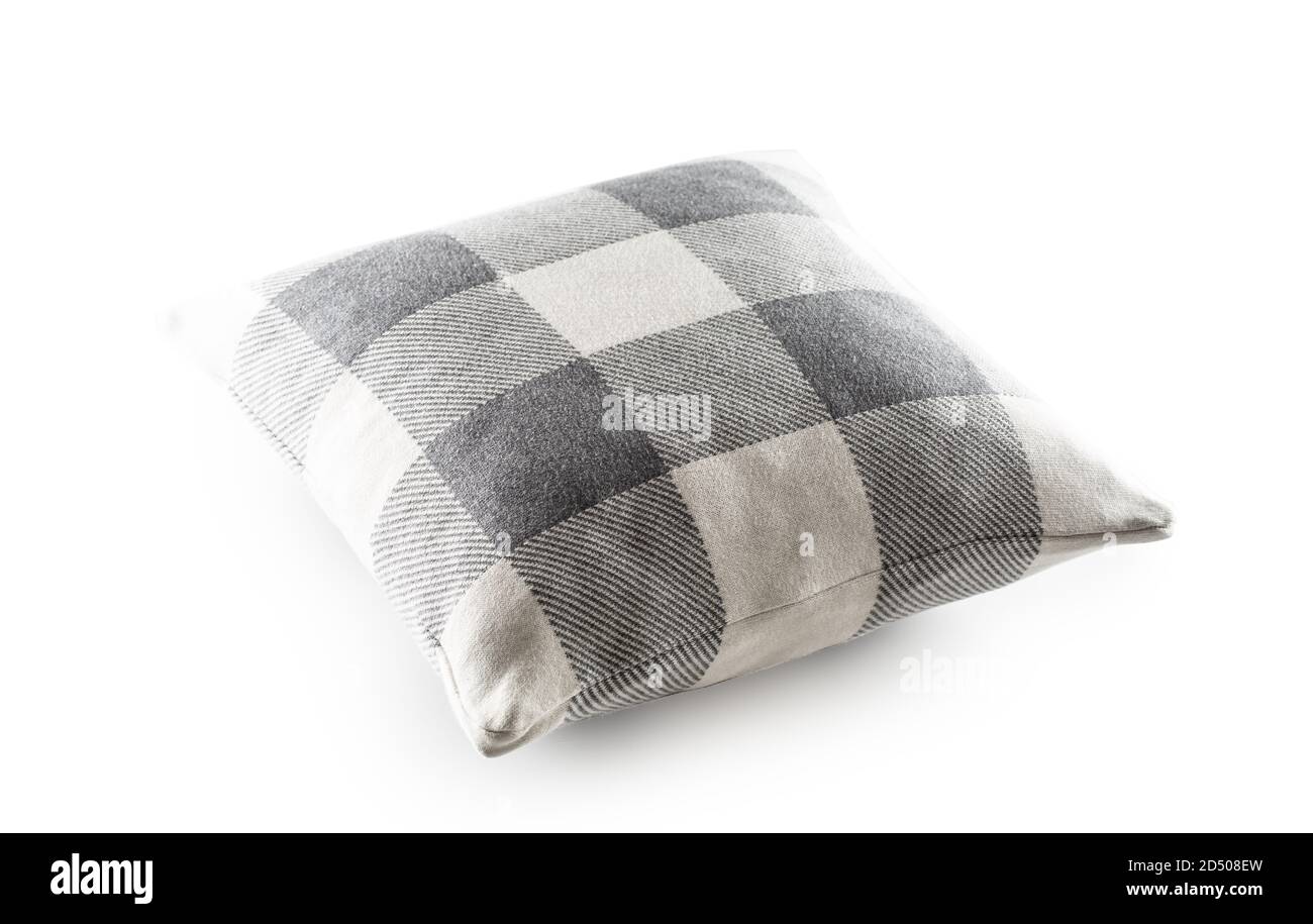 Cuscino in tessuto a scacchi grigio e bianco su un bianco isolato sfondo Foto Stock