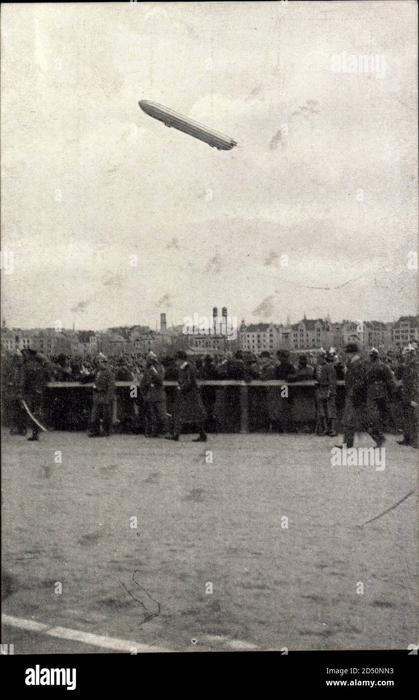 Zeppelins große Fernfahrt nach München am 1 April 1909, Soldaten | usage worldwide Foto Stock