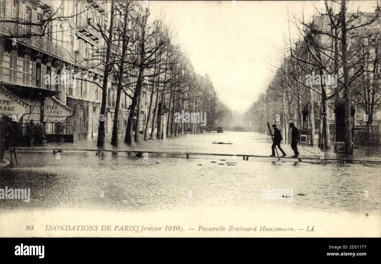 Paris, Inondations 1910, Passerelle Boulevard Haussmann | utilizzo in tutto il mondo Foto Stock