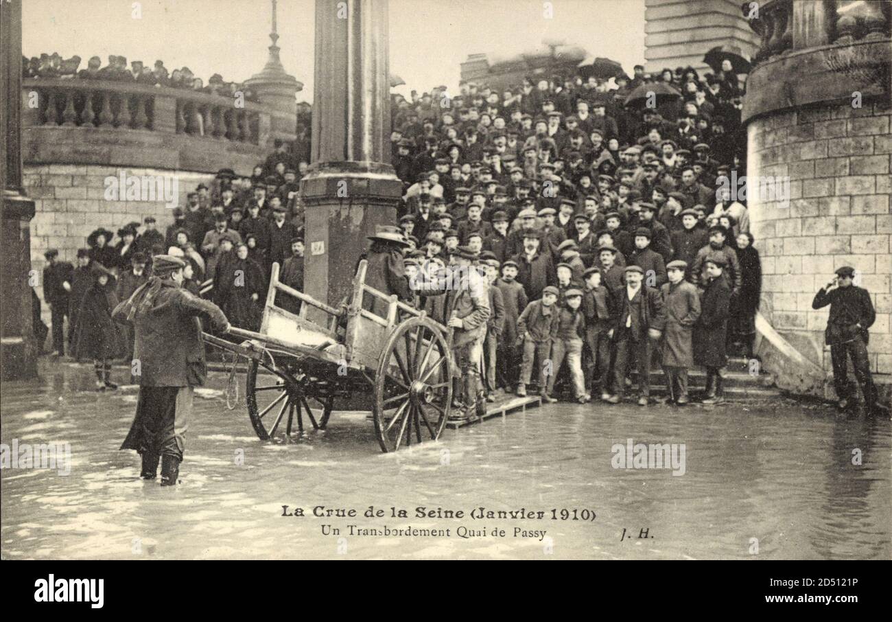 Paris, Inondation 1910, vue d'un Transbordement, Quai de Passy | utilizzo in tutto il mondo Foto Stock