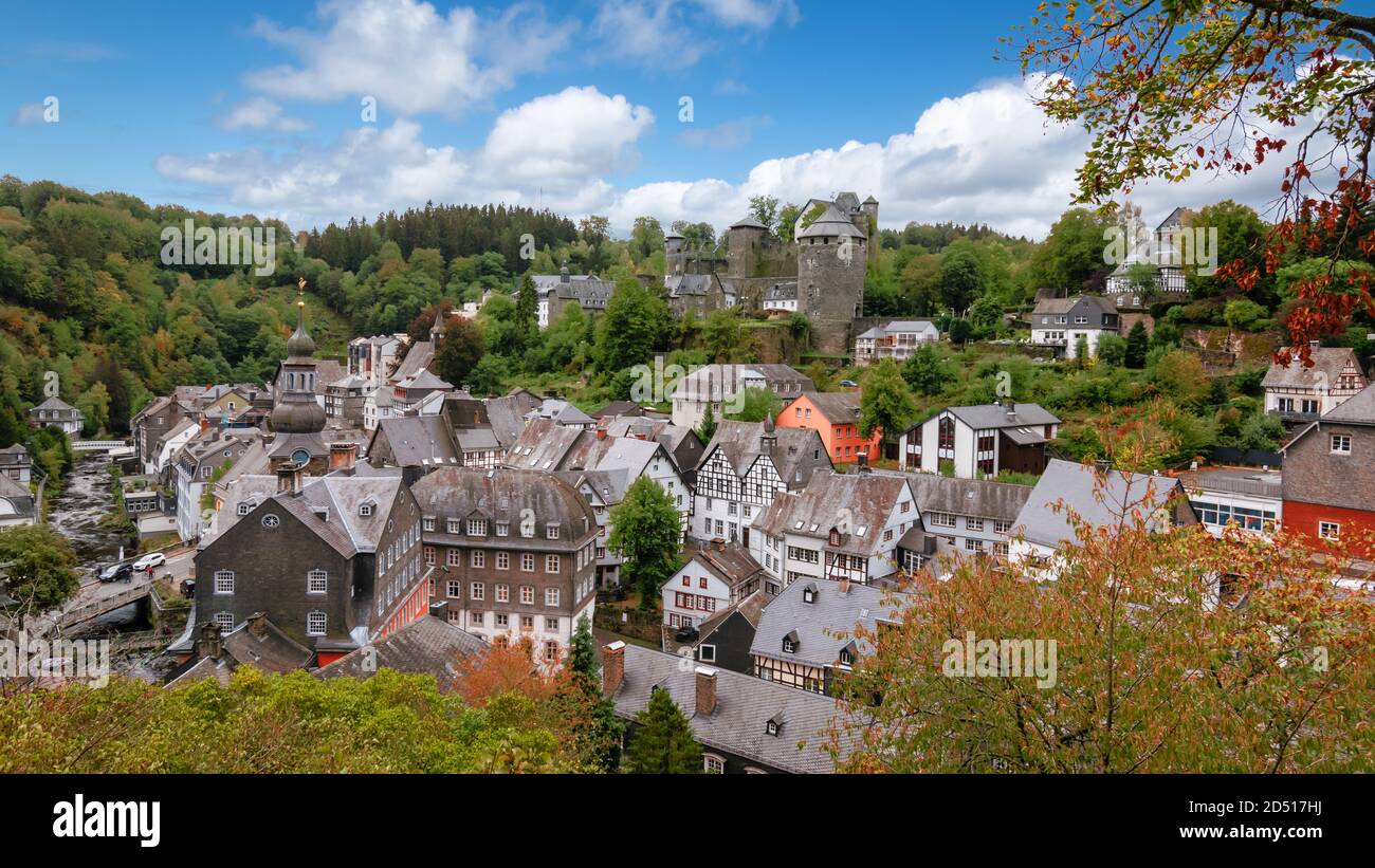 Paesaggio urbano di Monschau, Eifel, Germania. Foto Stock