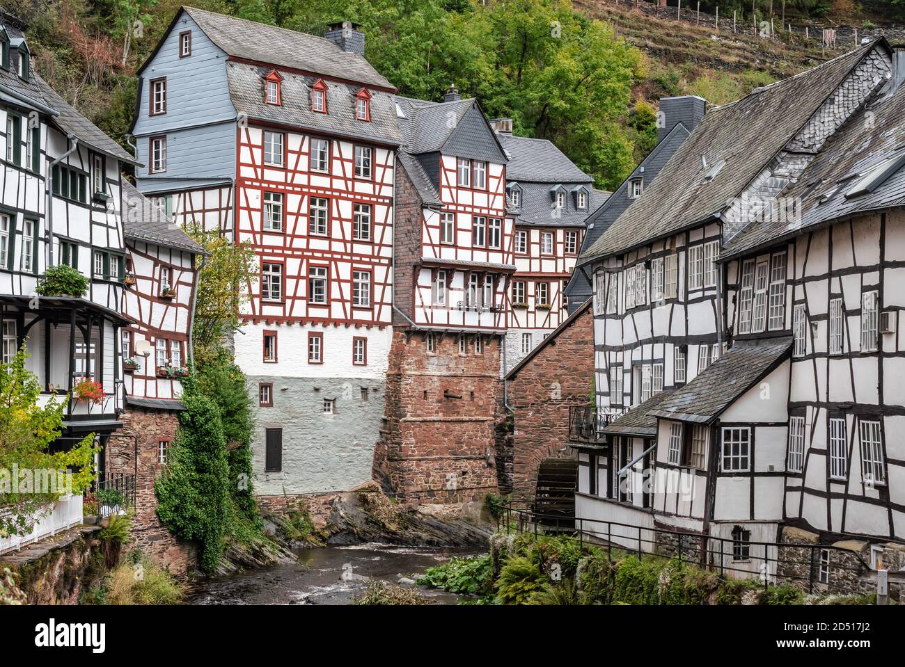 Splendidi edifici nel centro storico di Monschau, Germania. Foto Stock