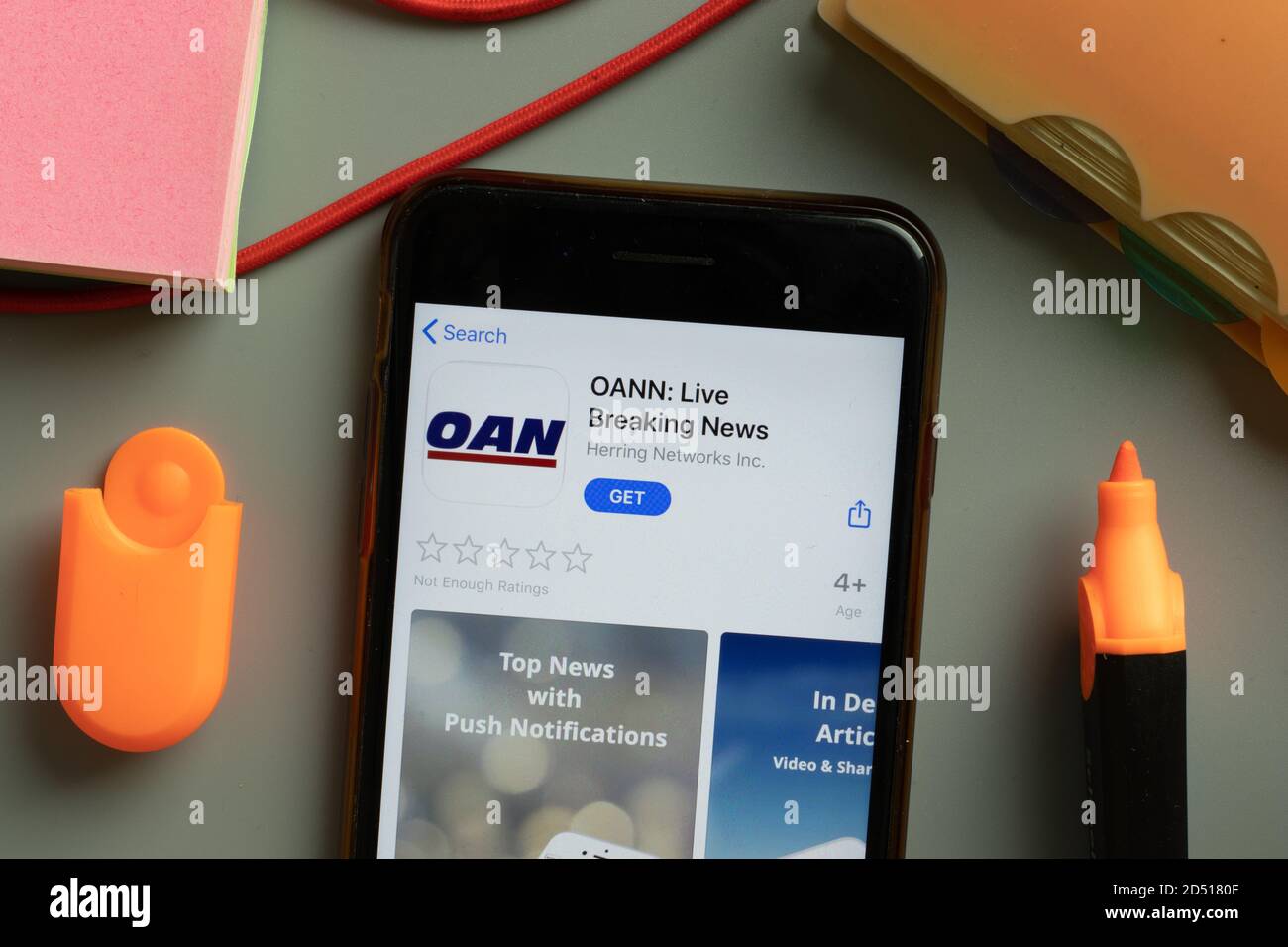 New York, USA - 29 Settembre 2020: OANN Live Breaking News logo app mobile sullo schermo del telefono primo piano, editoriale illustrativo Foto Stock