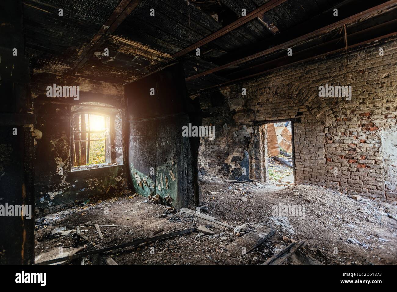 Interno di vecchia dimora storica dopo il fuoco Foto Stock