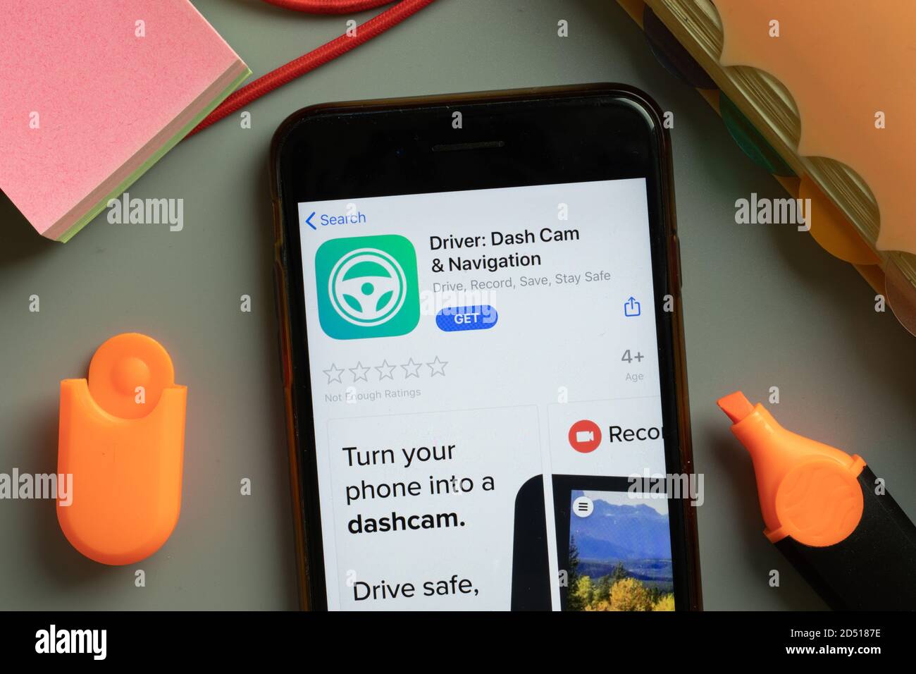 New York, USA - 29 settembre 2020: Dash Cam driver e logo dell'app mobile navigazione sullo schermo del telefono, editoriale illustrativo Foto Stock