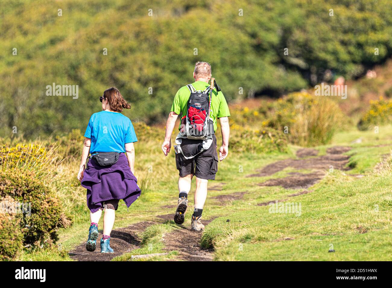 Due escursionisti a Dartmoor, Two Bridges, Dartmoor, Devon, Regno Unito Foto Stock