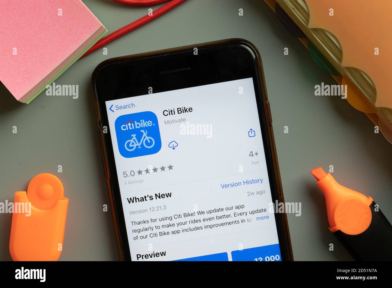 New York, USA - 29 settembre 2020: Logo dell'app mobile Citi Bike sullo schermo del telefono primo piano, editoriale illustrativo Foto Stock